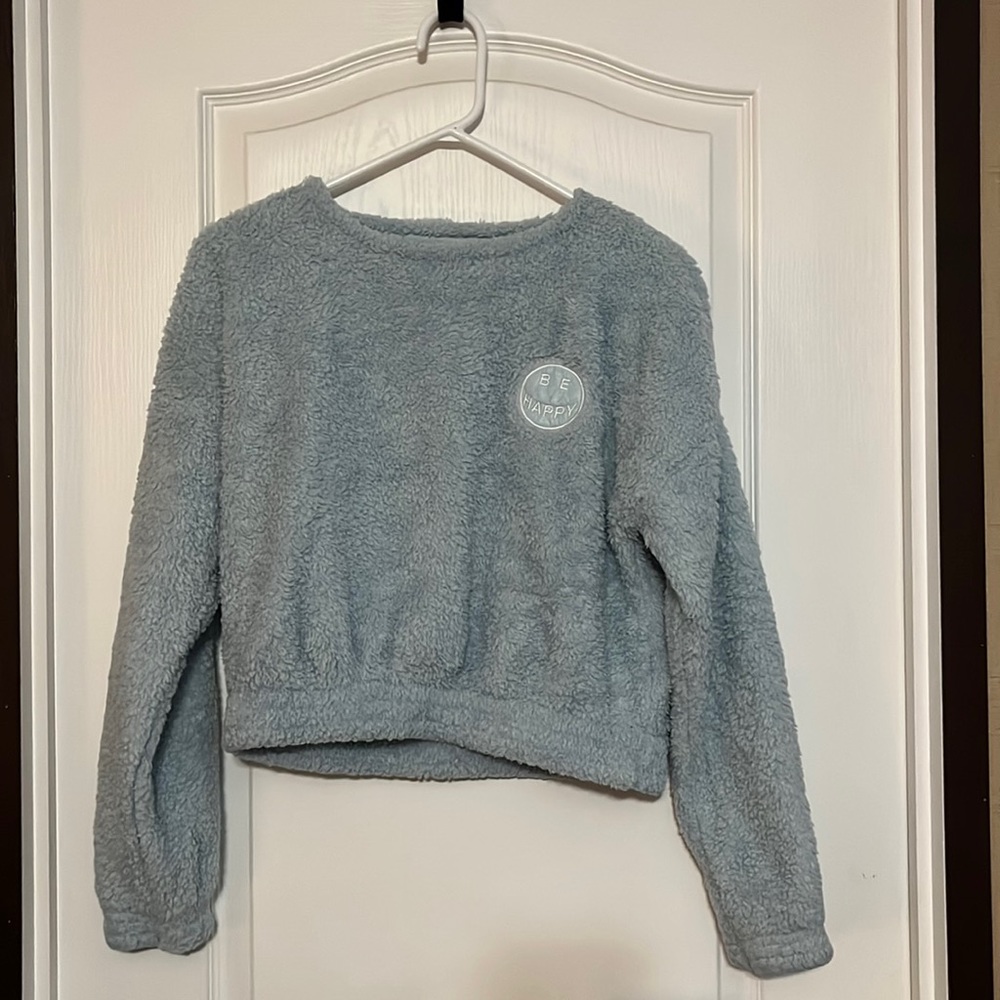 Fuzzy cozy material size L this shirt is a short shirt